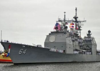 EE.UU. refuerza presencia naval en el Caribe con un buque lanzamisiles rumbo a aguas venezolanas