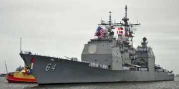 EE.UU. refuerza presencia naval en el Caribe con un buque lanzamisiles rumbo a aguas venezolanas