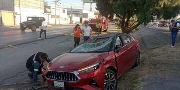 Accidente en Periférico de Torreón deja fuerte choque frontal captado en video