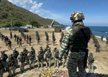 Venezuela realiza un masivo ejercicio militar frente a sus costas ante amenazas de EE.UU.