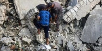 Extenuante y dolorosa: la búsqueda de miles de cadáveres bajo los escombros de Gaza