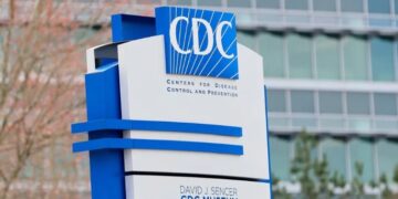 Primer caso humano de gripe aviar H5N5 en Estados Unidos genera alerta sanitaria