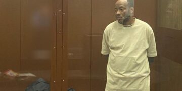 ‘Hechicero’ camerunés que prometía convertir papel en dólares es condenado en Rusia