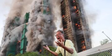 🚨 Horror en Hong Kong: incendio en complejo residencial deja más de 128 muertos y decenas desaparecidos