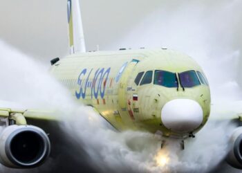 Avión ruso SJ-100 demuestra su fiabilidad tras superar la ‘prueba en piscina’