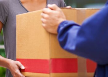 Mujer recibe paquete con partes de cuerpos humanos en lugar de medicamentos en Kentucky