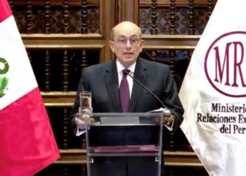 Perú acusa a México de “injerencia” por asilo a exfuncionaria