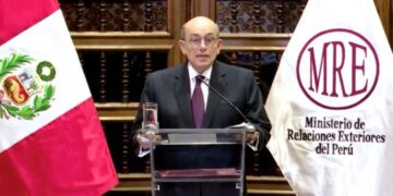 Perú acusa a México de “injerencia” por asilo a exfuncionaria