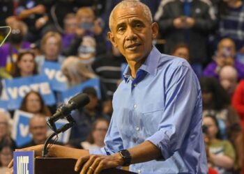 Obama se vuelve viral por un divertido halago durante un evento público