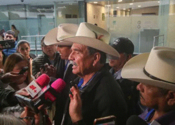 Campesinos irrumpen en el Senado para exigir diálogo con Bienestar; advierten que mantienen megabloqueos