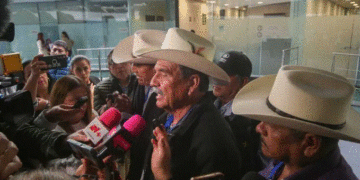 Campesinos irrumpen en el Senado para exigir diálogo con Bienestar; advierten que mantienen megabloqueos