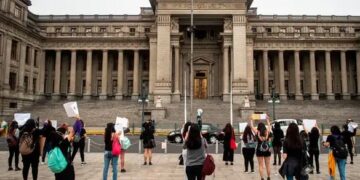 Perú juzgará a adolescentes como adultos en medio de crisis de inseguridad