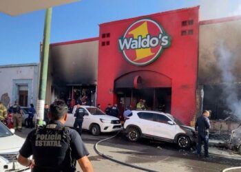 Tras mortal incendio, Protección Civil cierra todas las tiendas Waldo’s en Sonora