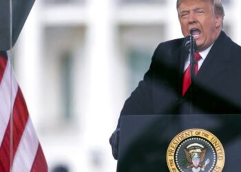 El gran escándalo de la BBC: Manipulación de un video de Trump provoca renuncias y crisis de credibilidad