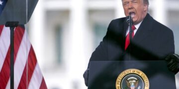 El gran escándalo de la BBC: Manipulación de un video de Trump provoca renuncias y crisis de credibilidad