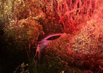 Accidente vial en Punta Venado provoca herido y fuga de taxista en la Riviera Maya