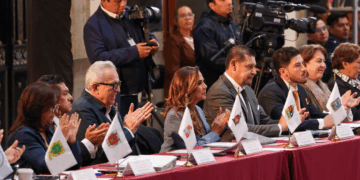 Acuerdan reforzar la Seguridad Pública en reunión nacional con la Presidenta