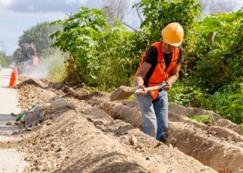 Agua potable en la colonia Cristal avanza con supervisión directa del alcalde Diego Castañón