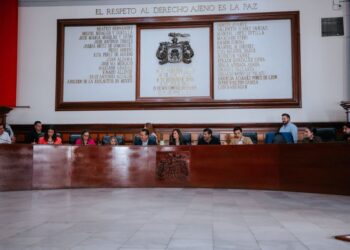 Alcaldesa exhibe a regidor Chema en polémica por frenar el transporte público en Huentitán