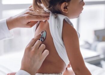 Alerta por posible brote de tuberculosis en primaria de Cancún genera temor entre padres