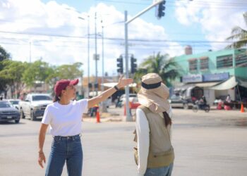 Ana Paty Peralta supervisa construcción de cruces seguros en Cancún Supermanzana 105