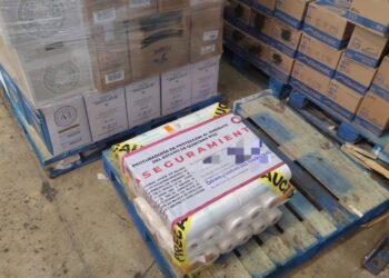 Aseguran plásticos de un solo uso en supermercados de Cancún por incumplir la ley ambiental