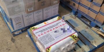 Aseguran plásticos de un solo uso en supermercados de Cancún por incumplir la ley ambiental