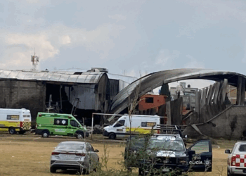 Autoridades investigan causas del fatal accidente aéreo en Toluca