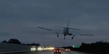 Avioneta Cae Sobre Autopista I-95 en Florida