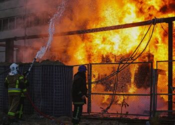 «Rusia ataca infraestructura clave de Ucrania y destruye centros energéticos y de transporte»