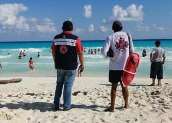 Cancún Refuerza la Seguridad en Playas Ante el Arribo Masivo de Turistas en Diciembre