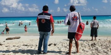 Cancún Refuerza la Seguridad en Playas Ante el Arribo Masivo de Turistas en Diciembre