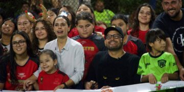 Cancún impulsa el deporte con la entrega de una nueva cancha en la SM 21