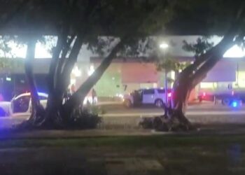 Fiscalía detiene a hombres armados vehículo blindado en el Aeropuerto de Cancún