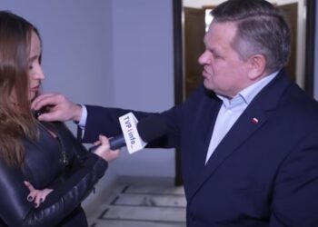 VIDEO «Senador polaco genera polémica tras agresión a periodista en entrevista»