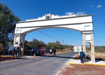 Inauguran «Arco Portada» y alumbrado en la comunidad indígena de Ixtlahuaca