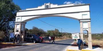 Inauguran «Arco Portada» y alumbrado en la comunidad indígena de Ixtlahuaca
