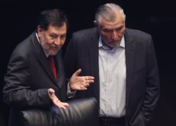 «Vacaciones de Noroña reavivan debate sobre austeridad en Morena»