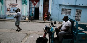 «Combustible a Cuba: México envía 80 mil barriles para aliviar crisis eléctrica»