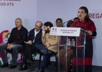 Entregan viviendas sociales a trabajadores del Metro en la Ciudad de México