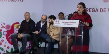 Entregan viviendas sociales a trabajadores del Metro en la Ciudad de México