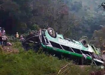 «Accidente de autobús en Zontecomatlán deja 8 muertos y 19 lesionados»