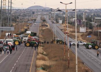 Campesinos y transportistas bloquean autopistas en México: qué significa para quienes viajan