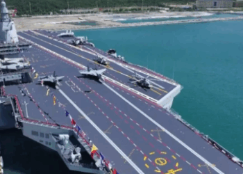 China Suma a su Flota el Portaaviones Fujian y Desafía el Poder Naval en el Pacífico