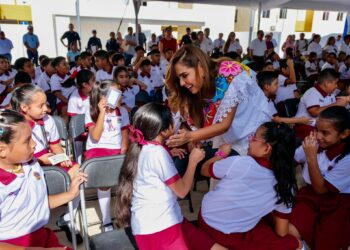 Desean felices vacaciones a más de 11 mil estudiantes en estas fiestas decembrinas