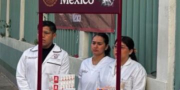 Director Zoé Robledo Causa Indignación al Sugerir "No Enfermarse" para Evitar Falta de Medicamentos