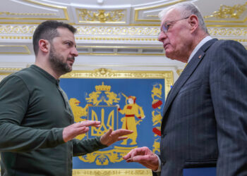 Donald Trump llama «idiota» a Keith Kellogg tras elogios a Zelenski