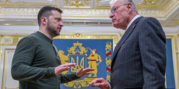 Donald Trump llama «idiota» a Keith Kellogg tras elogios a Zelenski