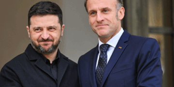 Despiste de Zelenski en su Reunión con Macron Desata Especulaciones