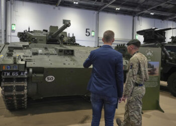 El Reino Unido suspende las pruebas del vehículo blindado Ajax por problemas de salud